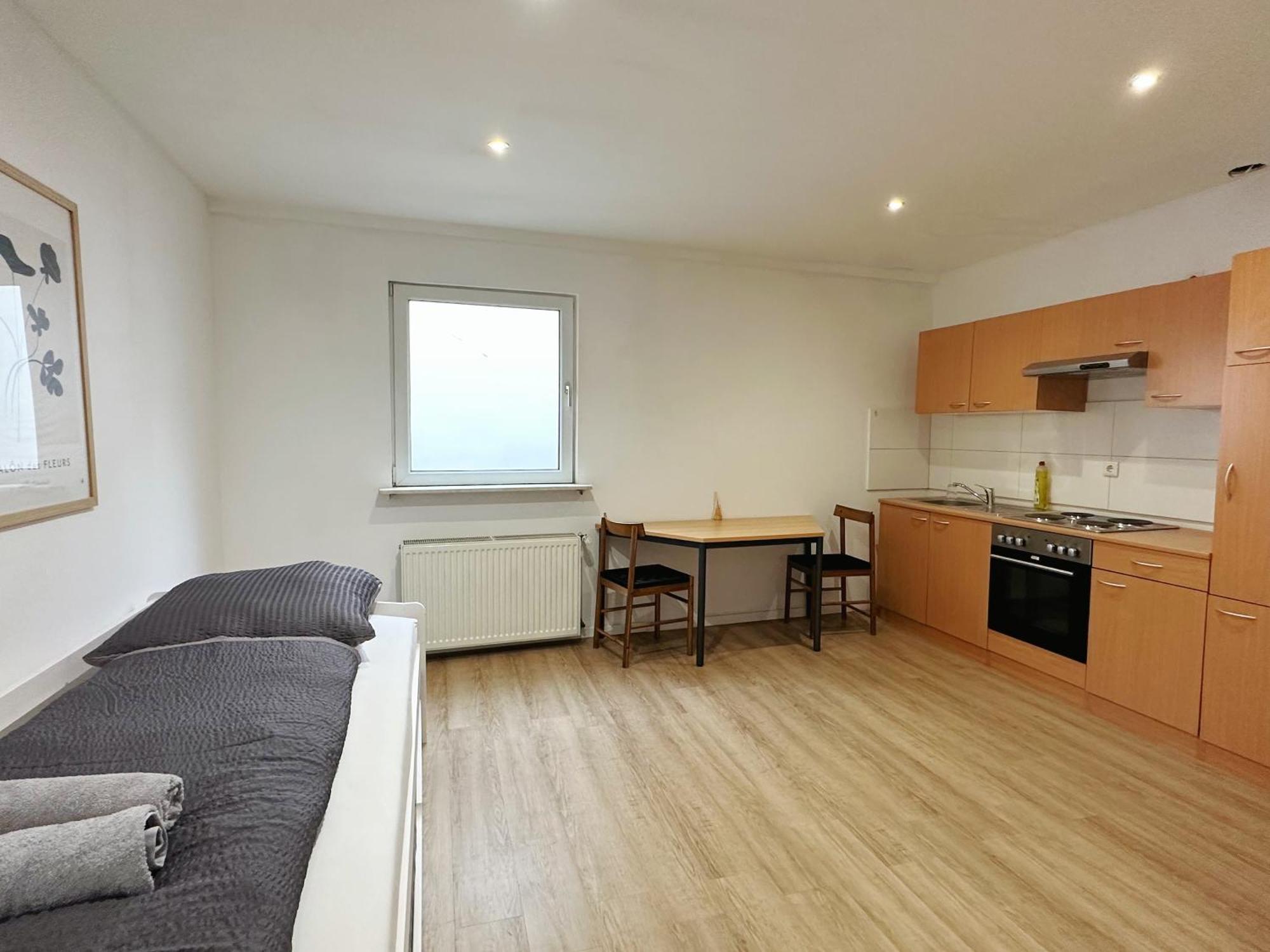 Zimmer In Reihenhaus Mit Terrasse ドゥイスブルグ エクステリア 写真